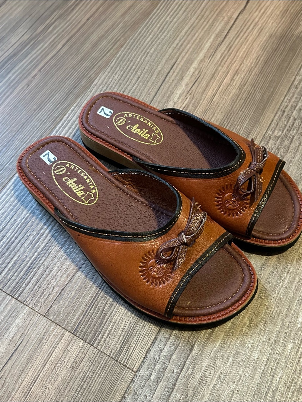 NEW Artesanias Sol Brown Leather Slide Sandals